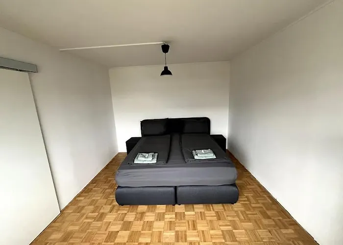 Loot Large /Stadtrand /Parkplatz