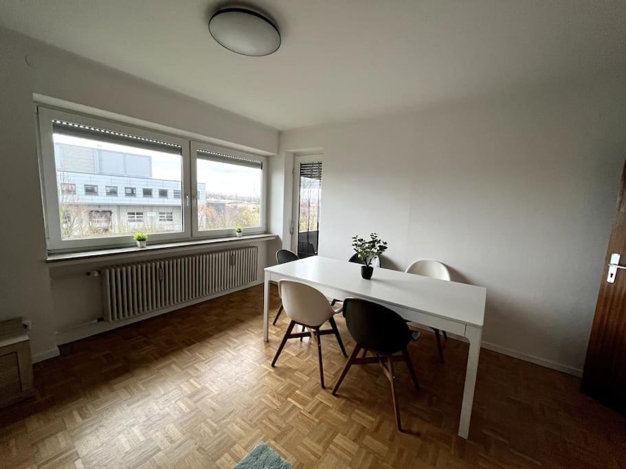 Loot Large /stadtrand /parkplatz Appartement